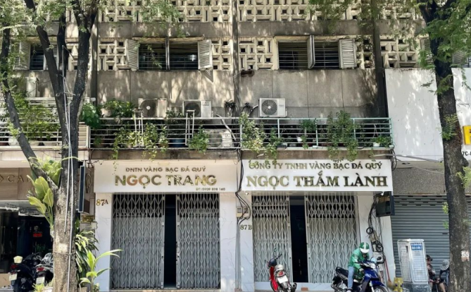 越南胡志明市的黄金价格波动很大,多家金店关闭以避免检查!