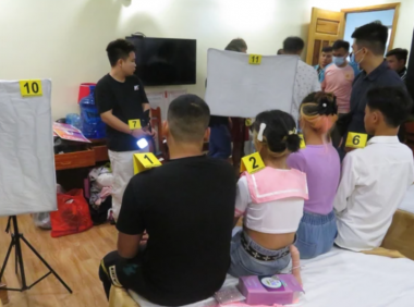 越南警方逮捕一批利用未成年女孩进行涉黄直播的犯罪嫌疑人，其中包括4名中国男子！