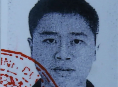 一名中国男子被越南平阳省警方发出特别通缉令，该男子开车引发事故后逃跑！