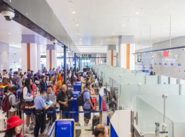 中老铁路磨憨口岸迎来出入境客流高峰，验放人次超4000余人，同比增长101%！