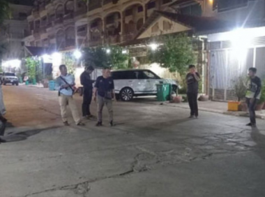 金边一名中国男子朝天连开两枪,令人百思不得其解?