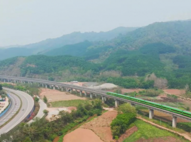 中老铁路验放来自90个国家和地区出入境旅客突破20万人次！