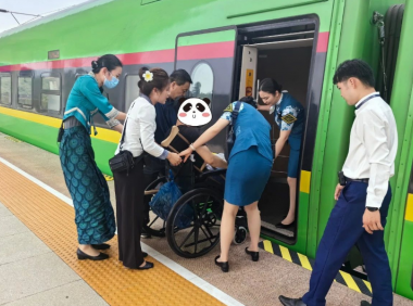 一名中国公民在老挝发生交通事故，经过多次爱心接力，现在已经成功回国治疗！