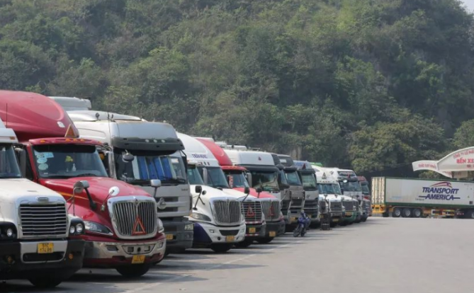 越南谅山省7个口岸的货物进出口活动一直保持稳定,进出口总额突破220亿美元!