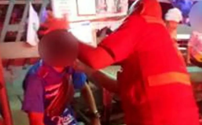 突发！泰国一男子发现自己被绿，打架咬掉情敌耳朵！