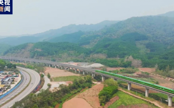 中老铁路验放来自90个国家和地区出入境旅客突破20万人次!