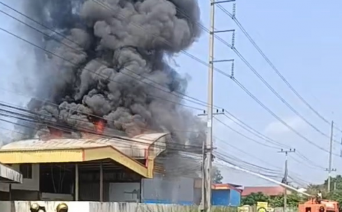 泰国一仓库发生火灾，仓库内的中国产品全部被烧毁！