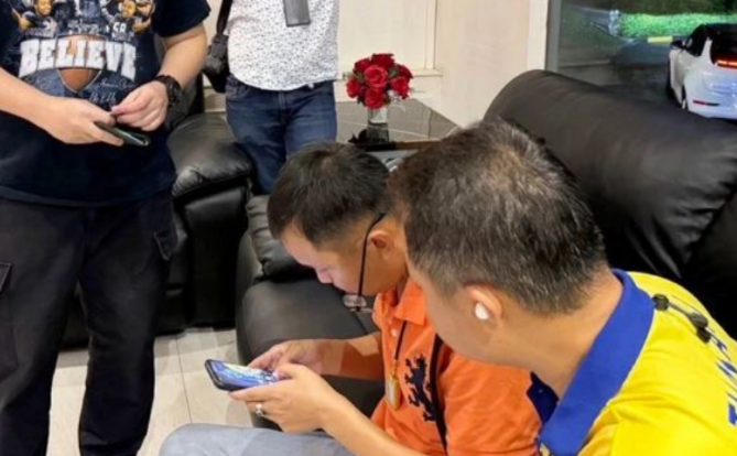 一中国籍男子在泰国非法务工被捕！据调查该男子涉嫌诈骗金额高达200万元（约1000万泰铢）！